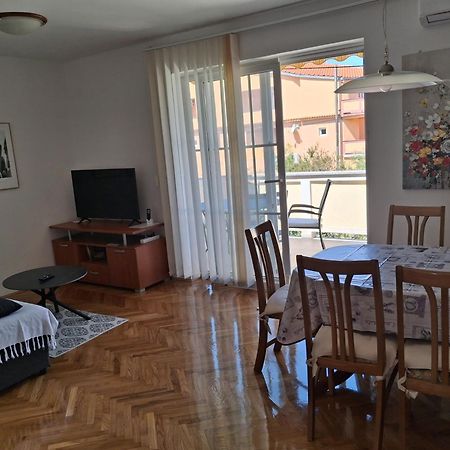 Apartments Antica Rab Town Bagian luar foto