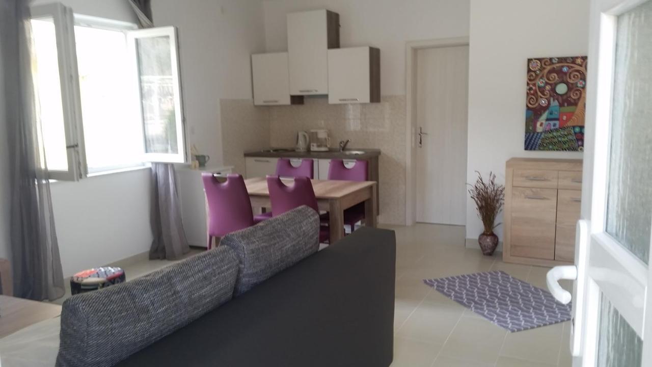 Apartments Antica Rab Town Bagian luar foto