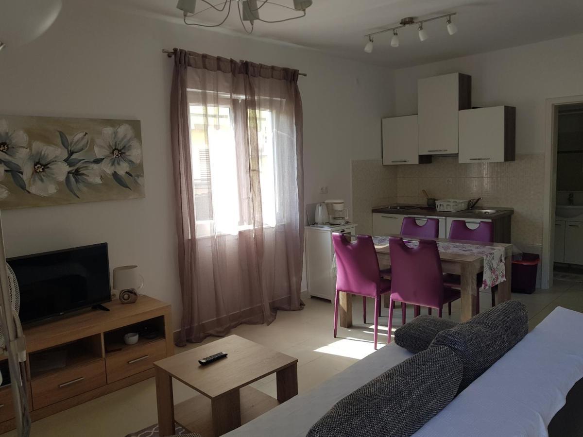 Apartments Antica Rab Town Bagian luar foto