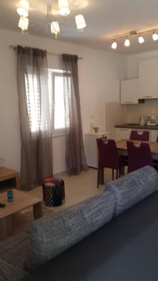 Apartments Antica Rab Town Bagian luar foto