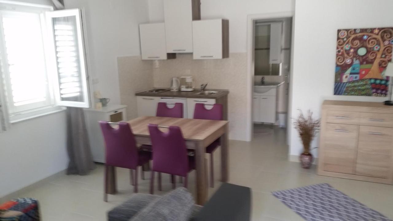 Apartments Antica Rab Town Bagian luar foto