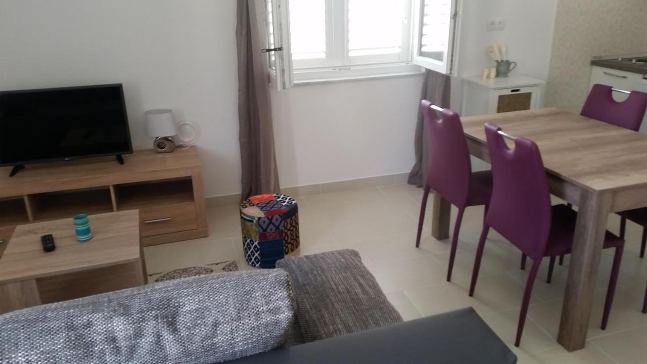 Apartments Antica Rab Town Bagian luar foto