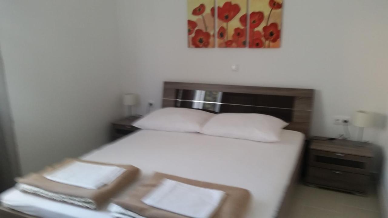 Apartments Antica Rab Town Bagian luar foto