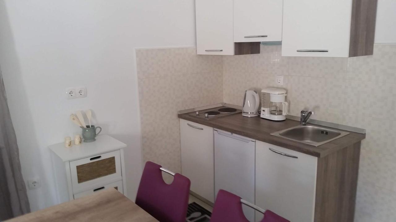 Apartments Antica Rab Town Bagian luar foto