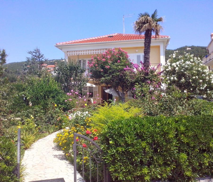 Apartments Antica Rab Town Bagian luar foto