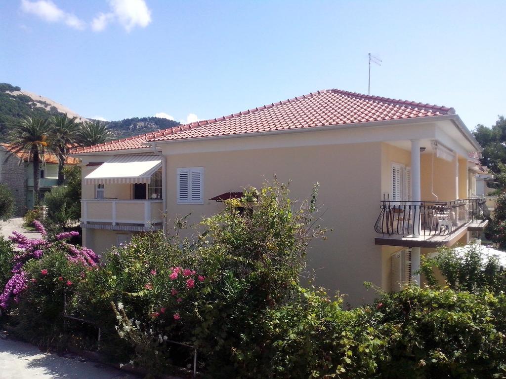 Apartments Antica Rab Town Bagian luar foto