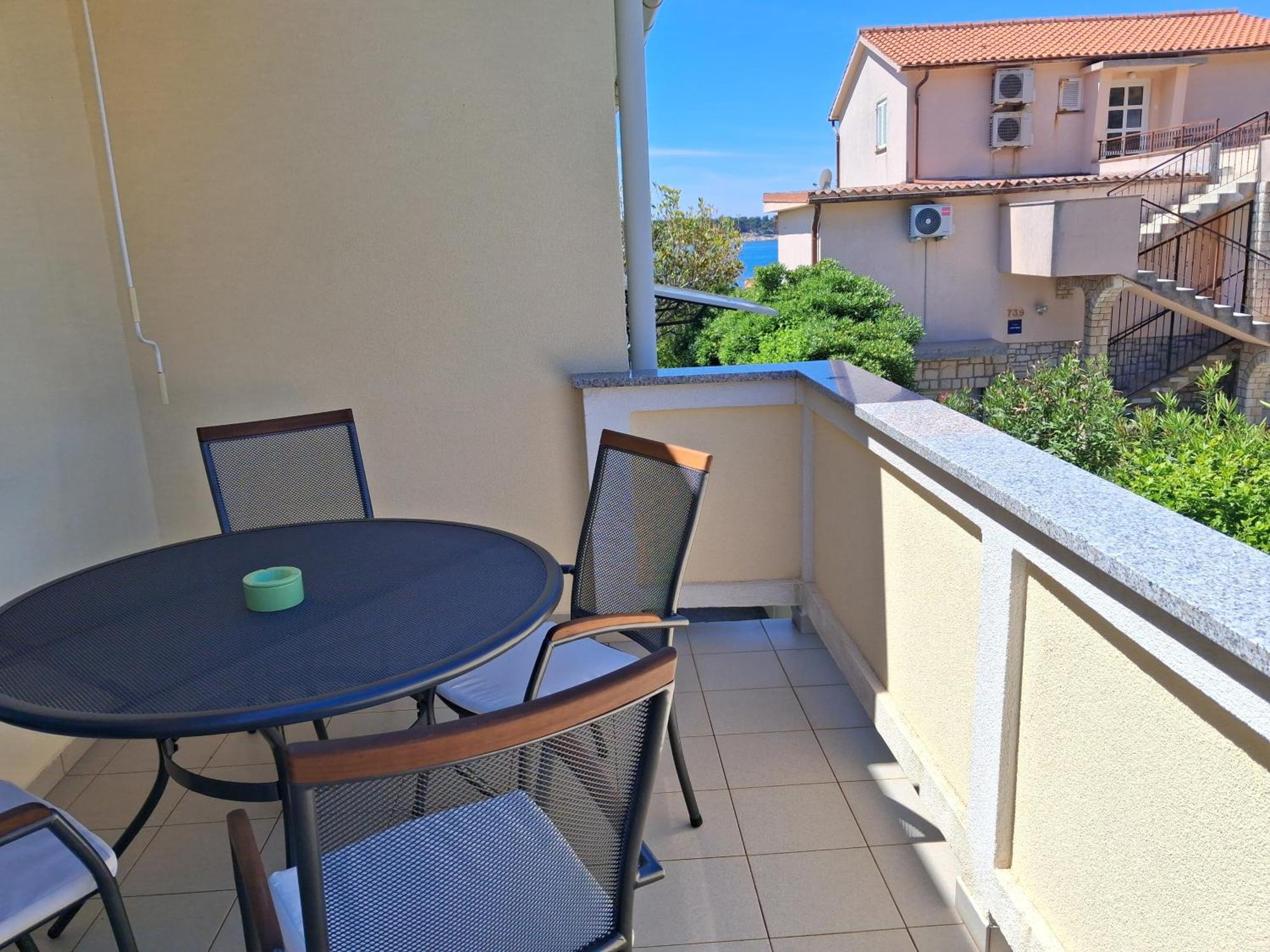 Apartments Antica Rab Town Bagian luar foto