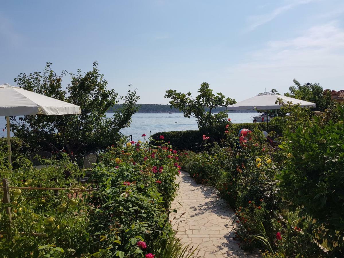 Apartments Antica Rab Town Bagian luar foto