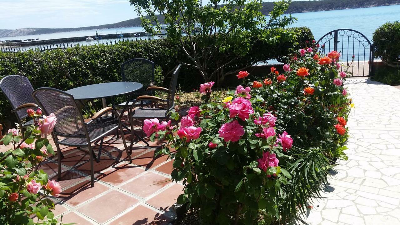 Apartments Antica Rab Town Bagian luar foto