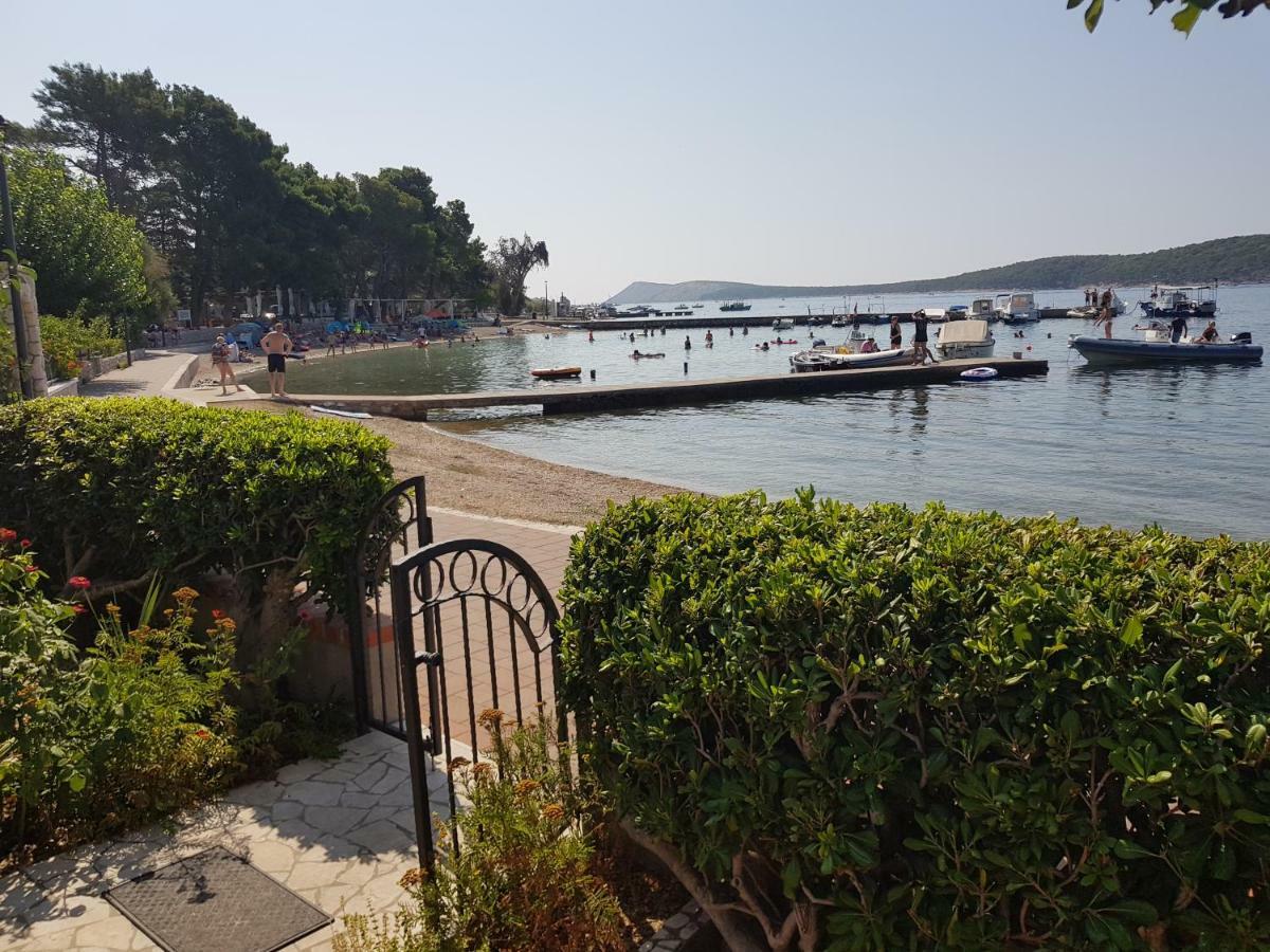 Apartments Antica Rab Town Bagian luar foto