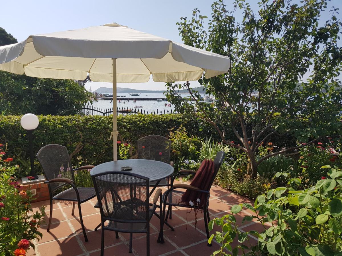 Apartments Antica Rab Town Bagian luar foto