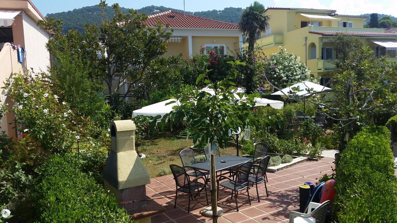 Apartments Antica Rab Town Bagian luar foto