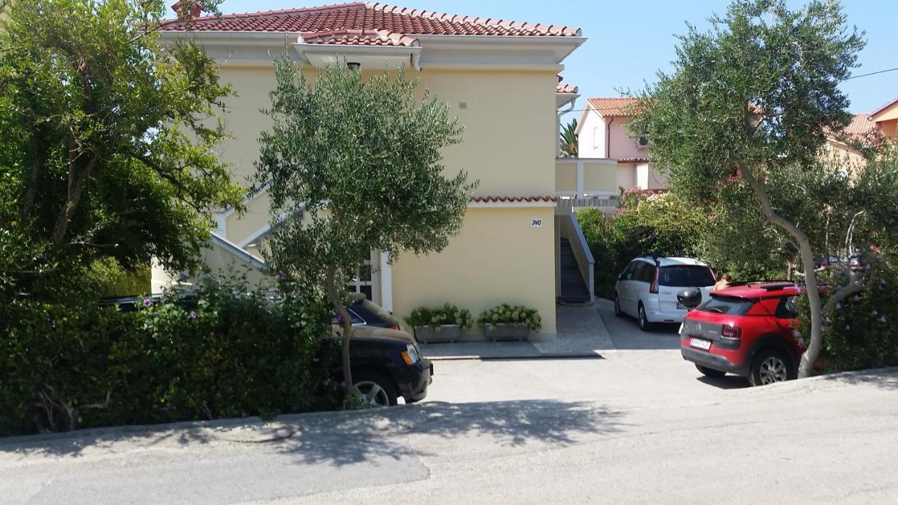 Apartments Antica Rab Town Bagian luar foto
