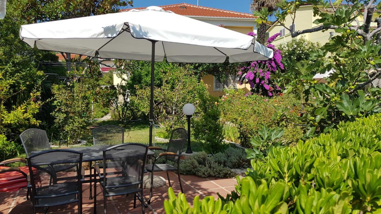 Apartments Antica Rab Town Bagian luar foto